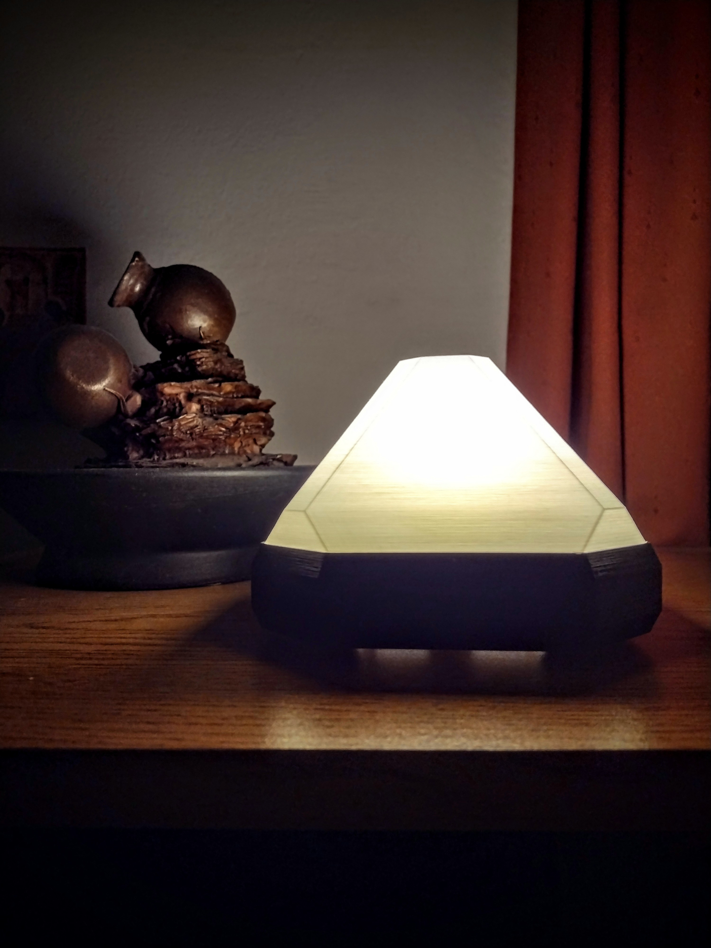 Pyramid Lamp White Zen